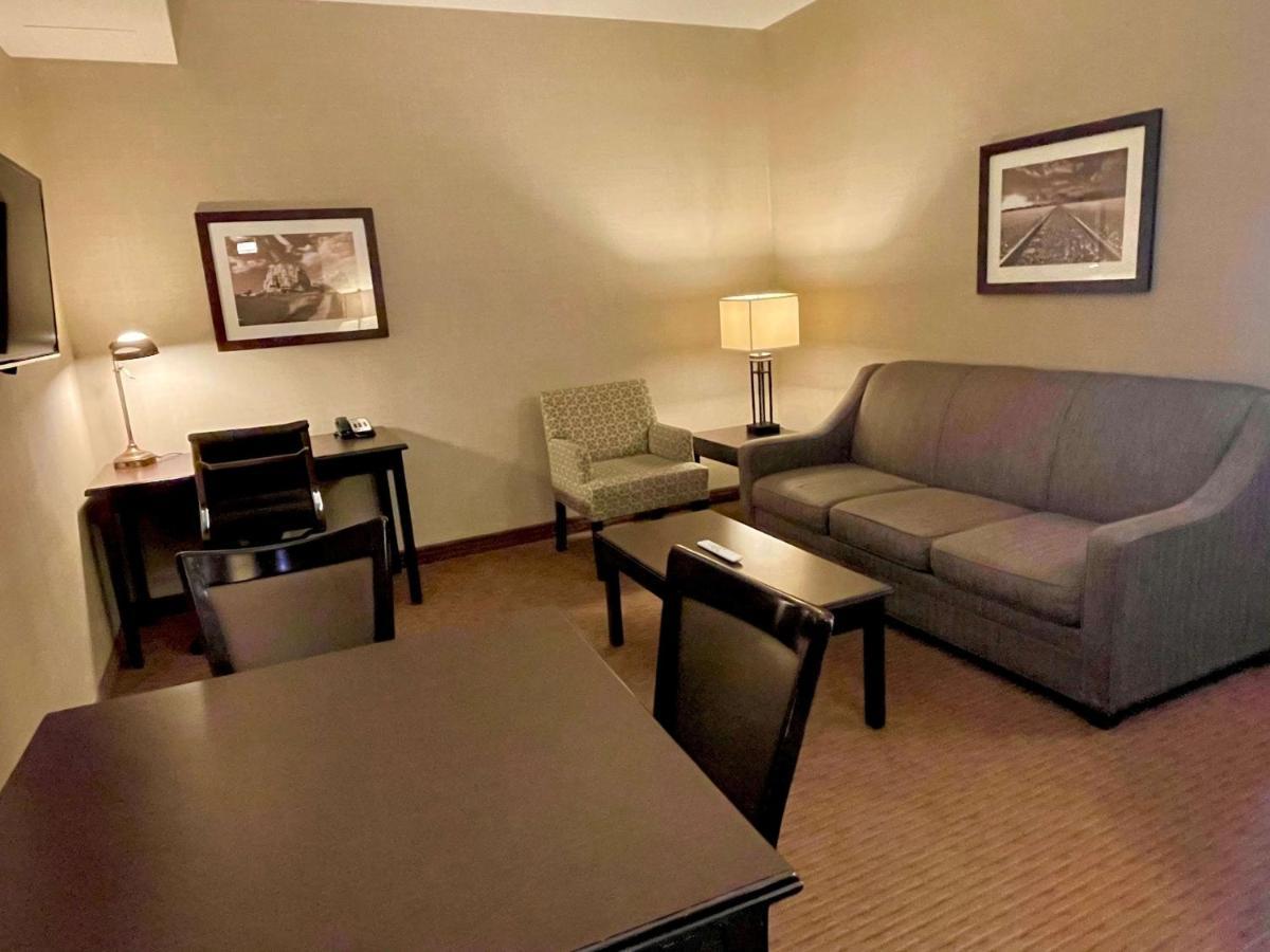 Best Western Plus Okotoks Inn & Suites Exterior foto