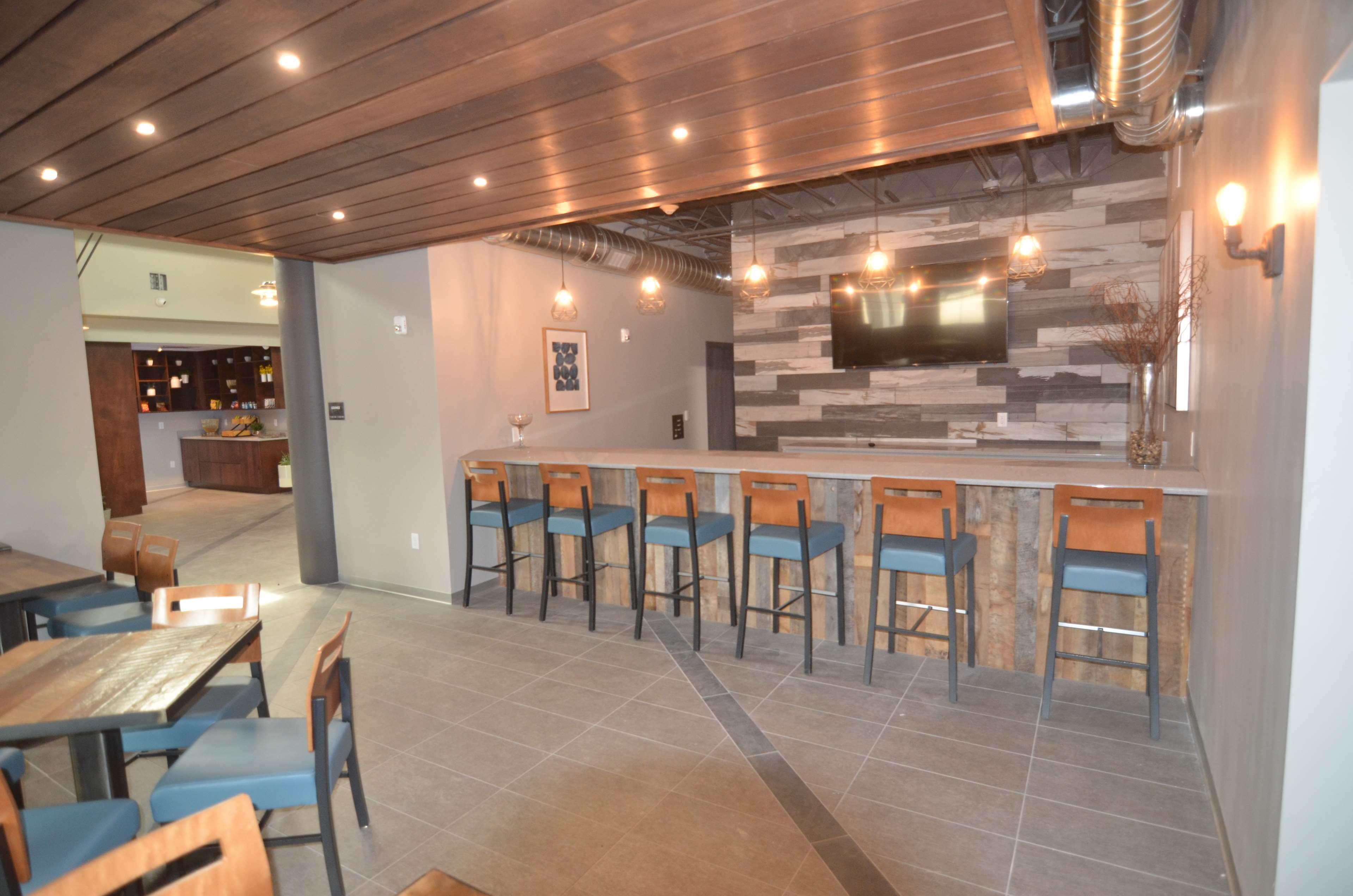 Best Western Plus Okotoks Inn & Suites Exterior foto