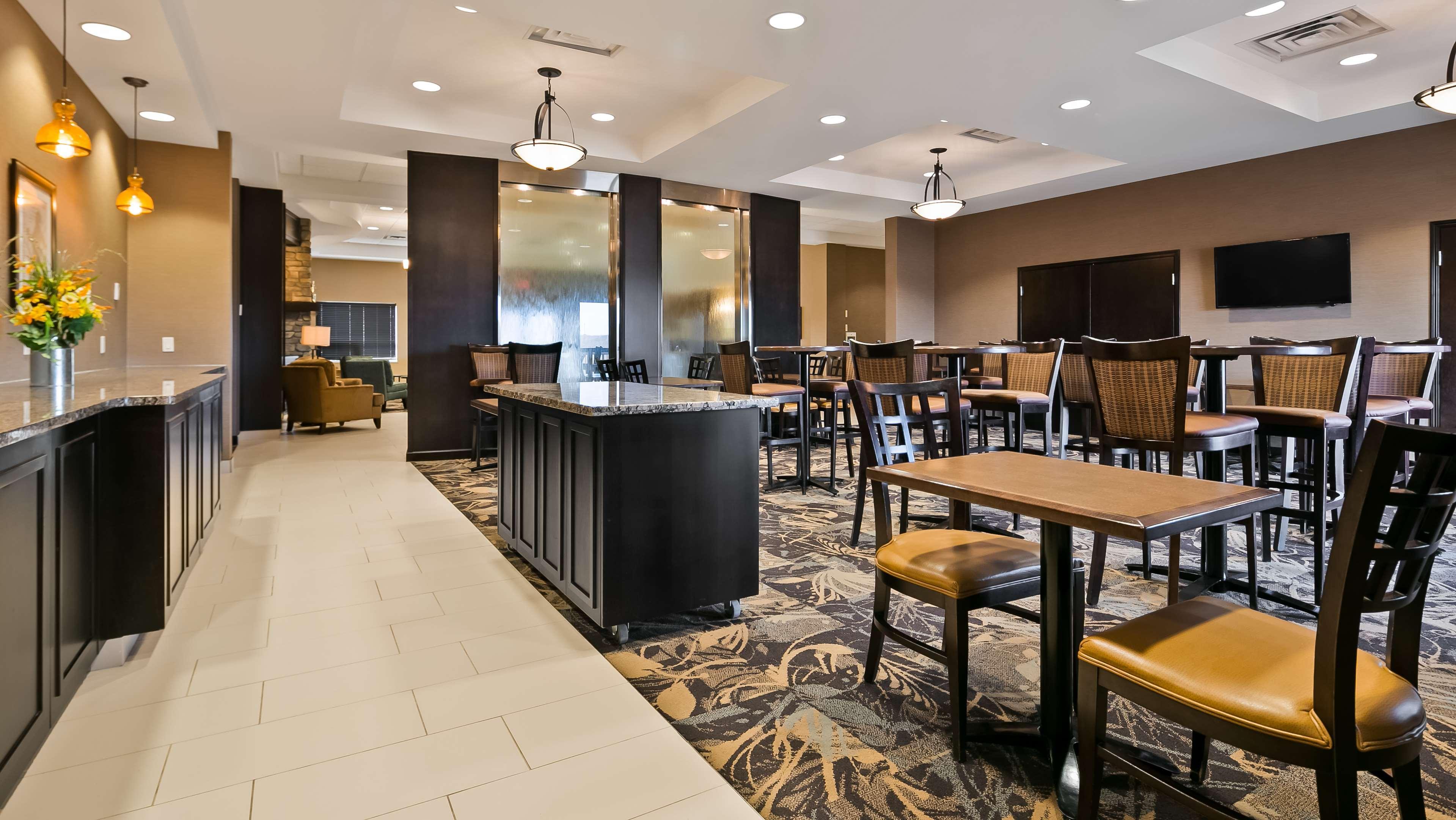 Best Western Plus Okotoks Inn & Suites Exterior foto